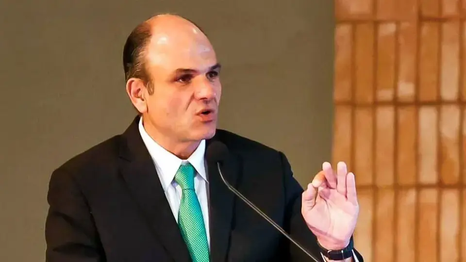 Proponen restringir la publicidad de apuestas en TV en México para proteger a menores