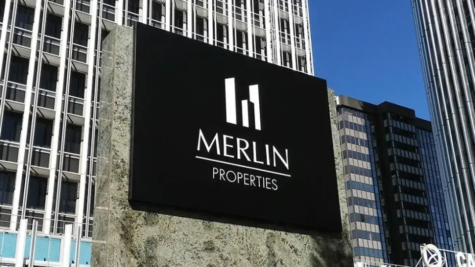 Manuel Lao y Banco Santander acumulan 500 millones de plusvalías tras el impulso bursátil de Merlin en centros de datos