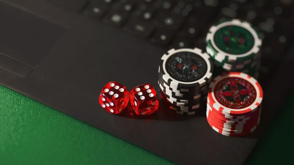 WHOIS se incorpora a la vigilancia del juego online en España