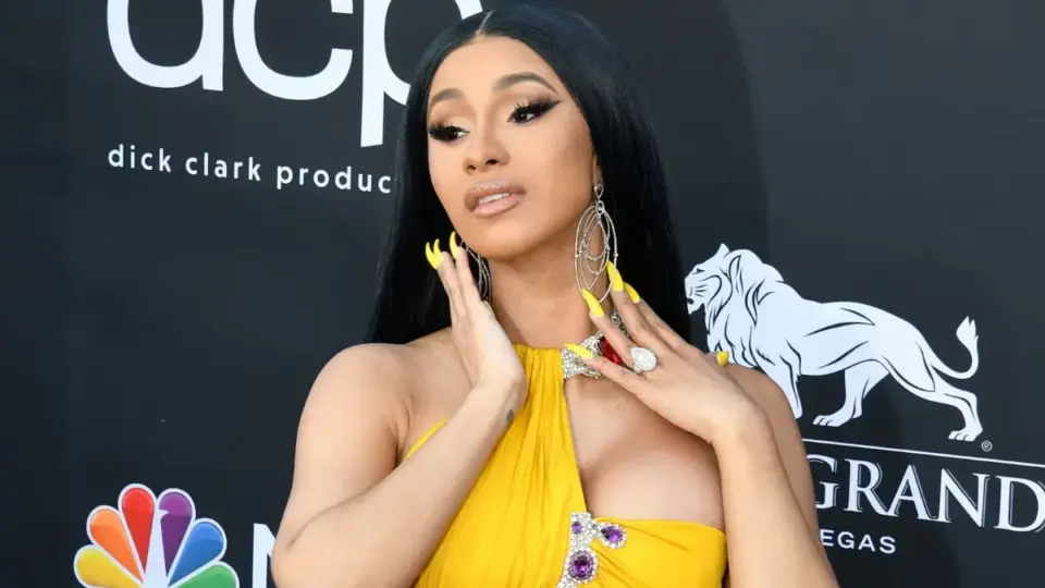 Le différend sur la mi-temps du Super Bowl révèle des divergences entre les marchés concernant Cardi B