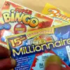 Des tickets de jeux à gratter de la Française des Jeux, dont un ticket Millionnaire.