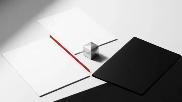 Bureau réglementaire en noir et blanc avec un objet numérique argenté et un accent rouge