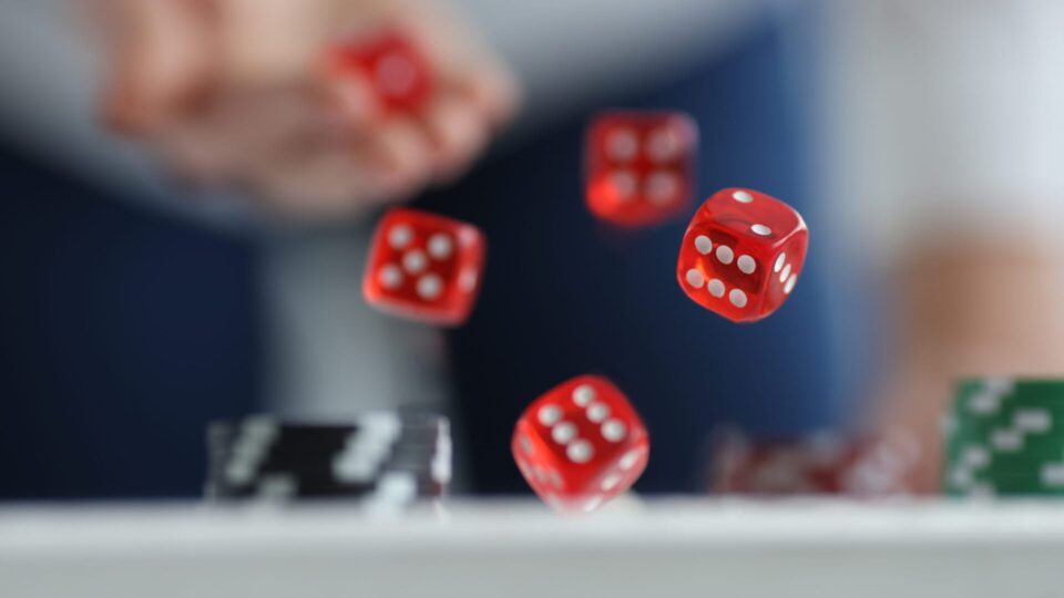 Handreiking helpt professionals gokproblemen eerder te herkennen en bespreekbaar te maken