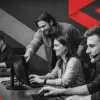 Olika arbetare för iGaming pratar vid kontorsborden