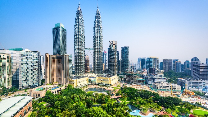Online gambling call centre busted in Kuala Lumpur, 30 arrested
