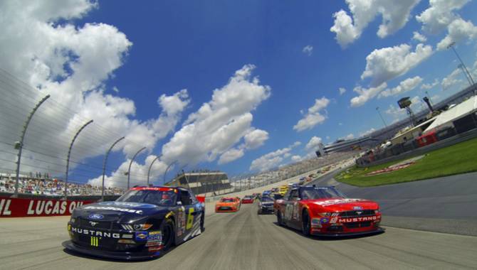 PrizePicks announces partnership with Nascar