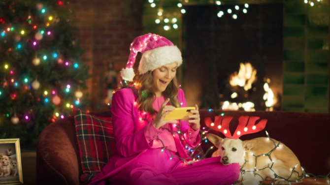 Bingo Blitz partners with Hallmark Channel’s Christmas Cruise and Drew Barrymore