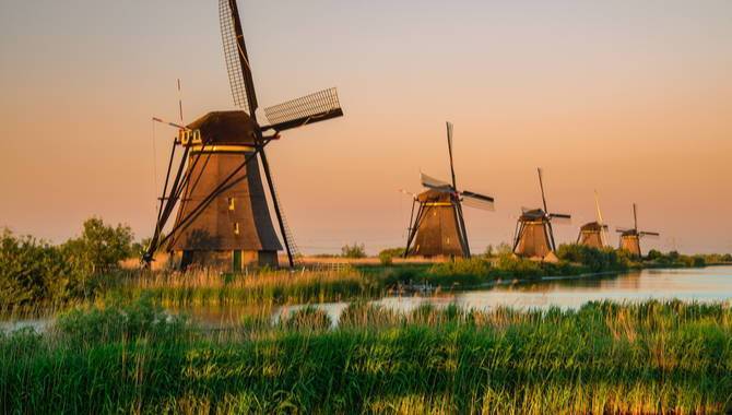 Dutch gambling operators chastised by regulator over child-facing content