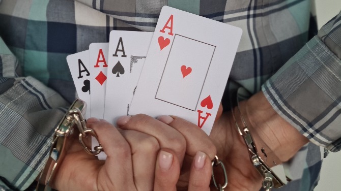 KSA dismantles illegal poker tournaments and seizes tens of thousands of Euros