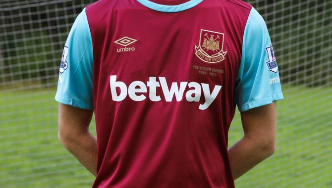Former England goalkeeper calls for change in football gambling sponsorship laws
