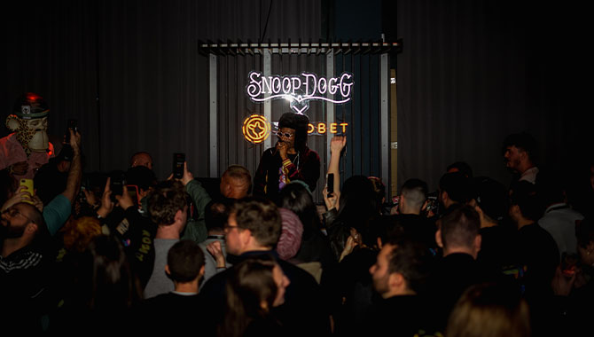 Roobet launches first Snoop Dogg game, Snoop’s Hotbox