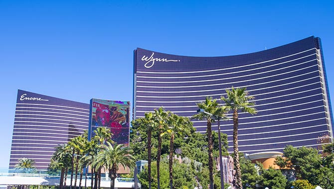 Wynn Resorts extends contracts of Craig Billings and Julie Cameron-Doe