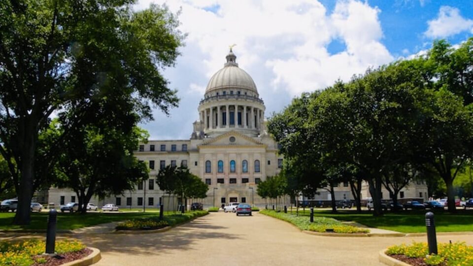 US Gambling Bills That Mattered This Week: Expansion Slows, Sweepstakes Crackdowns Spread