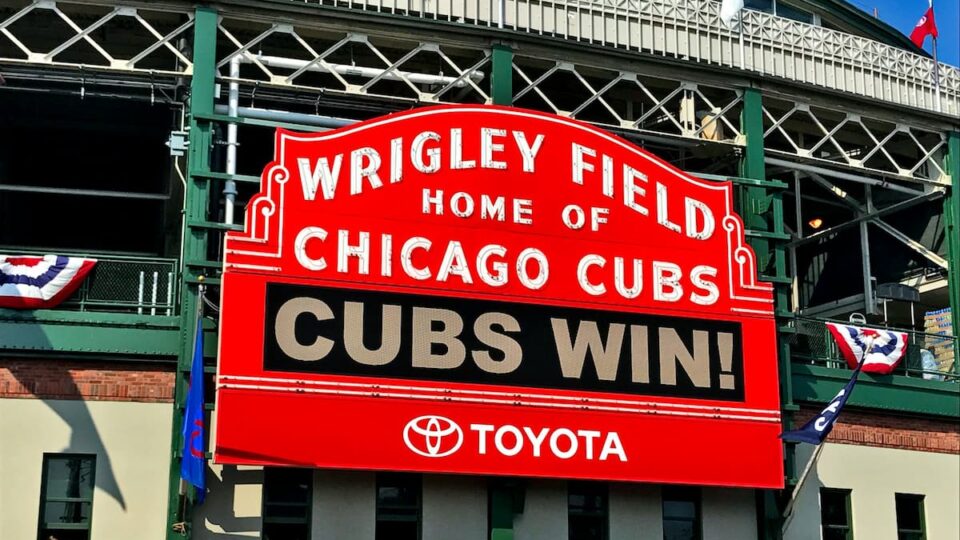 Illinois Bill Seeks to Repeal Per-Bet Sports Betting Tax as Wager Counts Fall for Four Straight Months