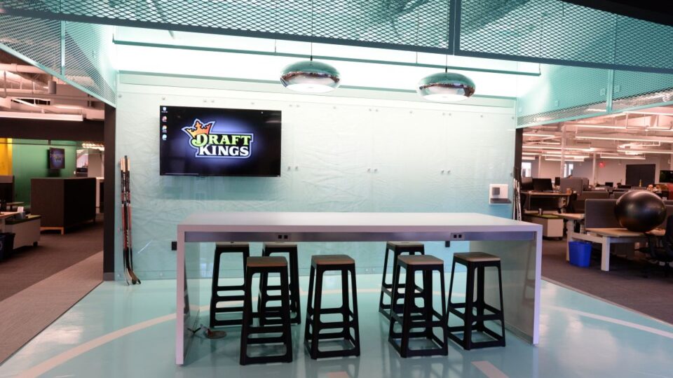 DraftKings Unveils All-in-One ‘Super App’ with Online Sports Betting at Crossroads