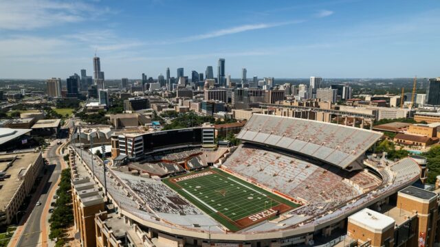 Darrell K Royal-Texas Memorial Stadium i